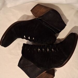 Ariat Black Ankle Booties with Lace-Up Design Sz 36